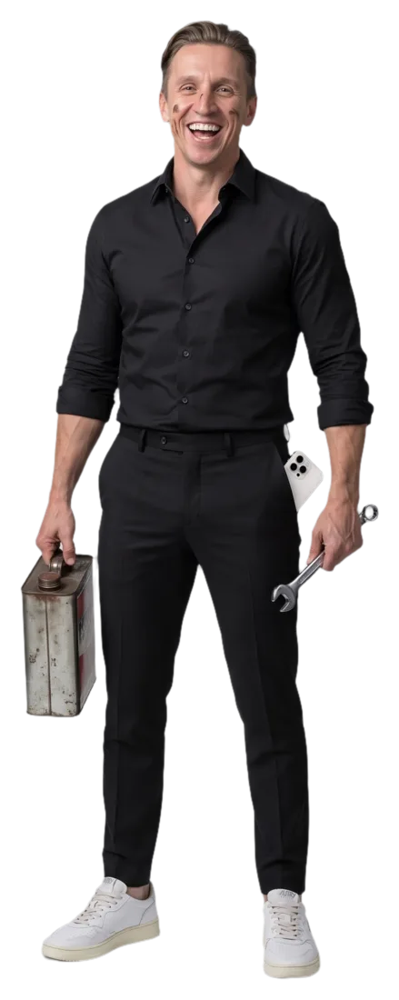 Christian Denzer mit Werkzeug in der Hand